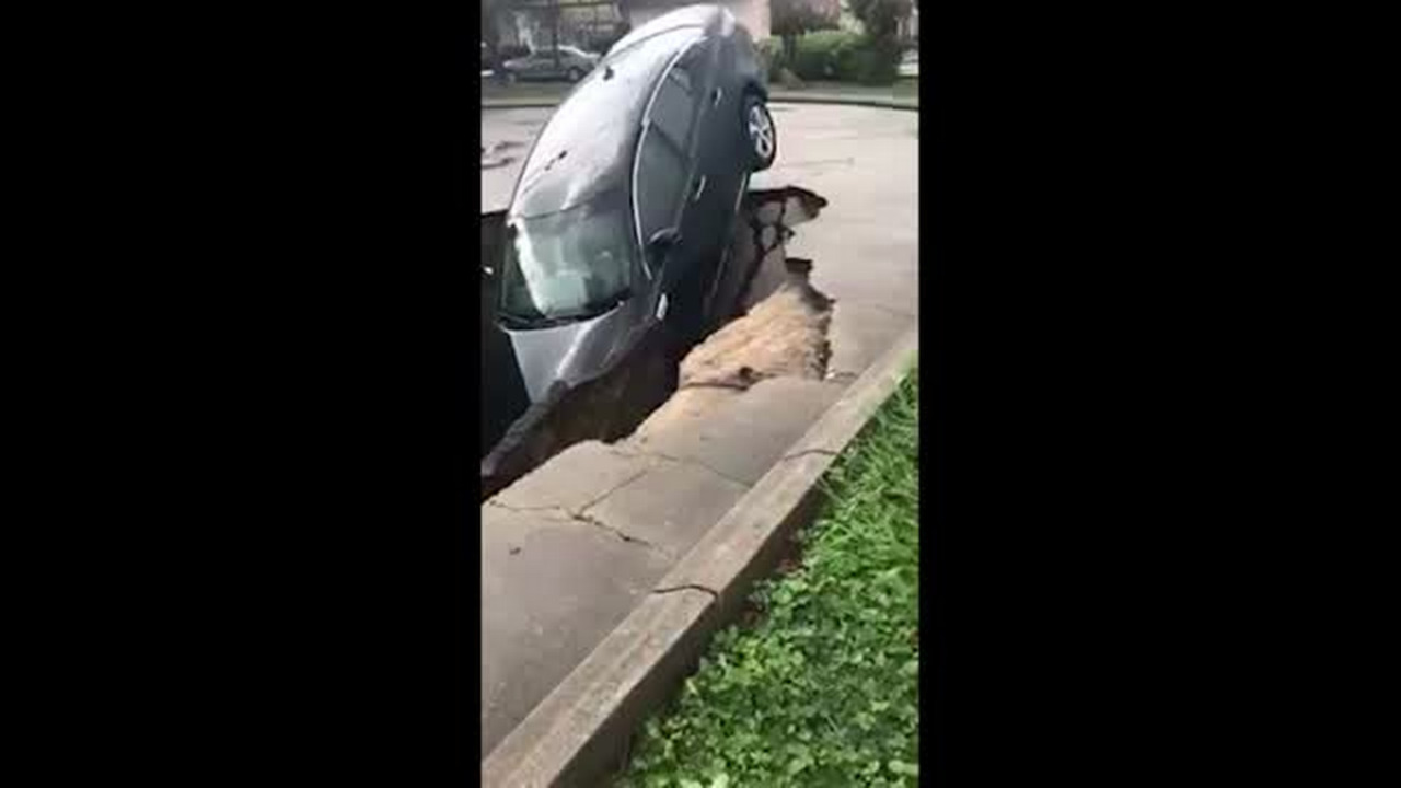 Giant Sinkhole Swallows Car In Ocala Lexington Herald Leader