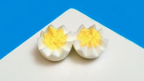 How to Quickly Peel an Egg and Make a Garnish / Cut into ...