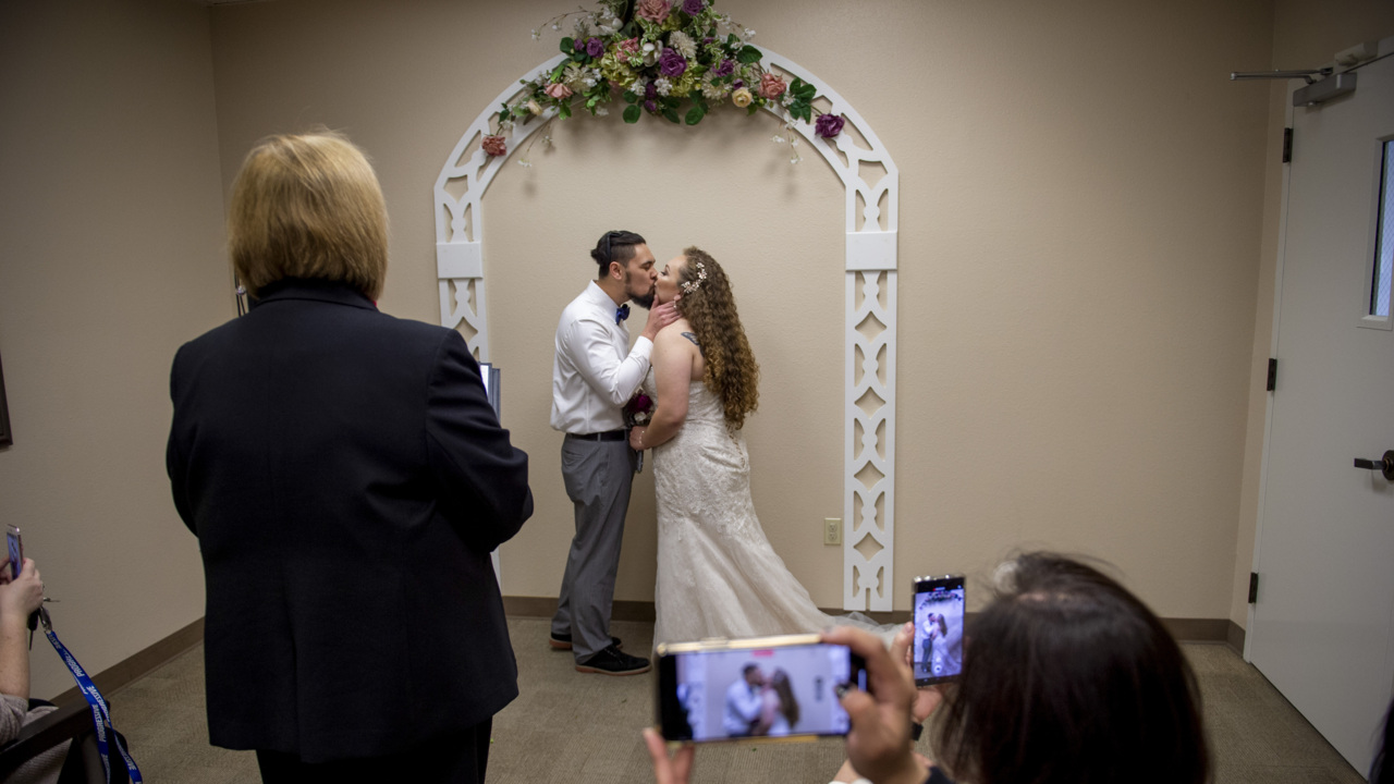 Couples Marry At The Sacramento County Clerk Recorder S Office On Valentine S Day Sacramento Bee