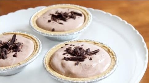 Easy No Bake Chocolate Pies | SweetTreats