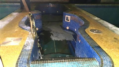 INSANE ABANDONED SPORT AND LEISURE CLUB EXPLORE! 