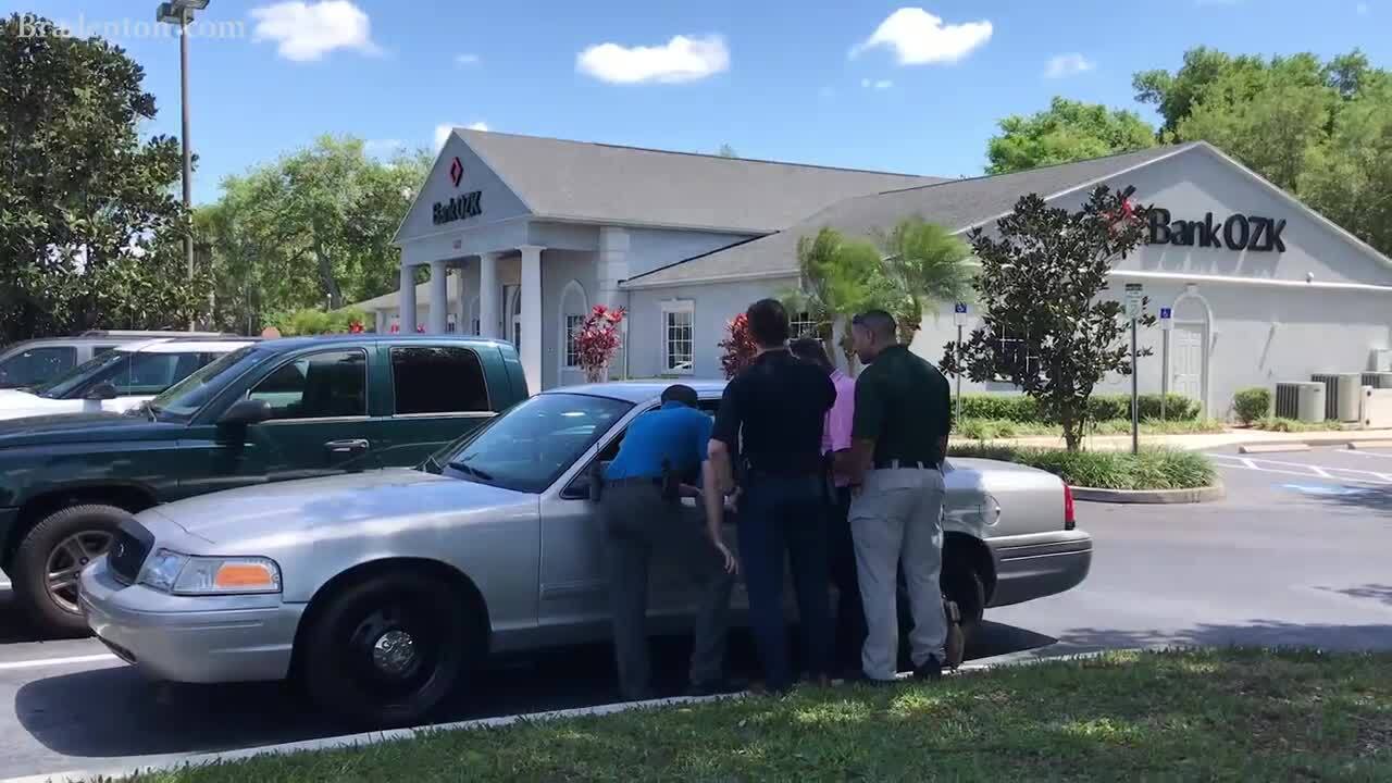 Manatee Detectives Respond To Bank Robbery At Bank Ozk Bradenton Herald