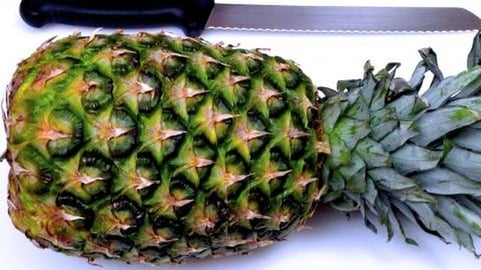 How to Cut a Pineapple 1 Slice at a Time / Cooking Tricks...