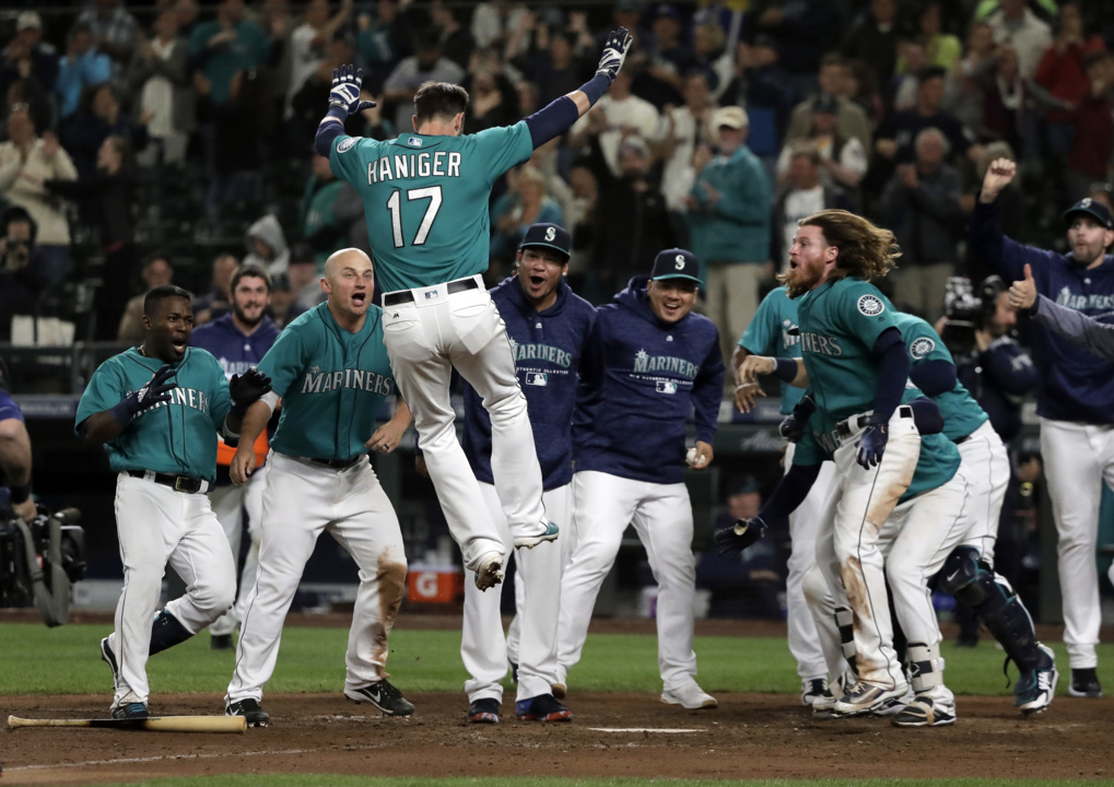Mike Leake pitches Mariners to victory, possibly himself into