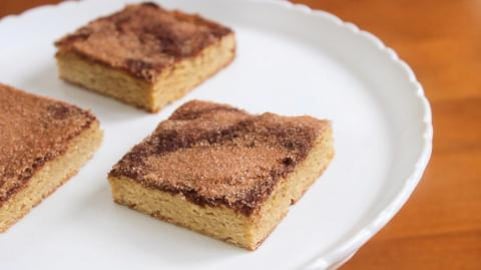 6 ingredient Cinnamon Sugar Blondies | SweetTreats