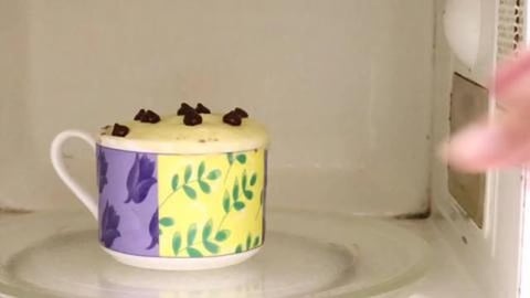 TB180 _ How to Make a 1 Minute Microwave Mug Cake using H...