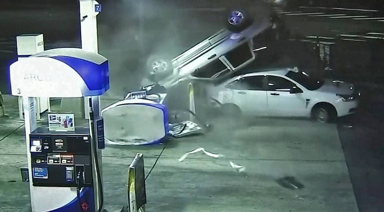 Car drove into gas station in Federal Way News Tribune