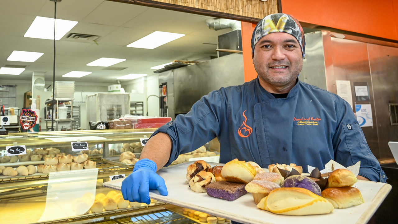 Video: Filipino Bread Business Opens Location In Fresno | Fresno Bee