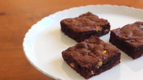 Oreo Reeses Fudge Brownies Recipe | SweetTreats