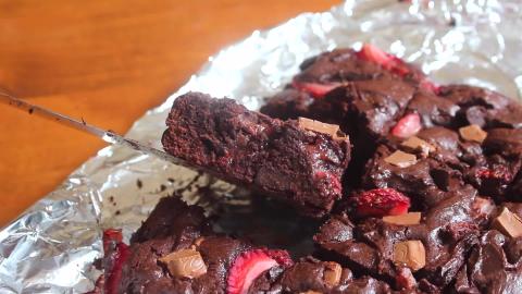 Strawberry Chocolate Brownies Recipe | SweetTreats
