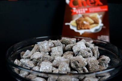 How to Make Homemade Muddy Buddies