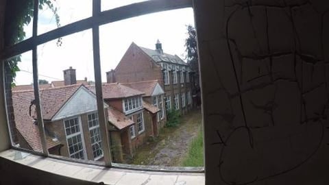 HAUNTED ABANDONED HOUSE. WOULD YOU ENTER?