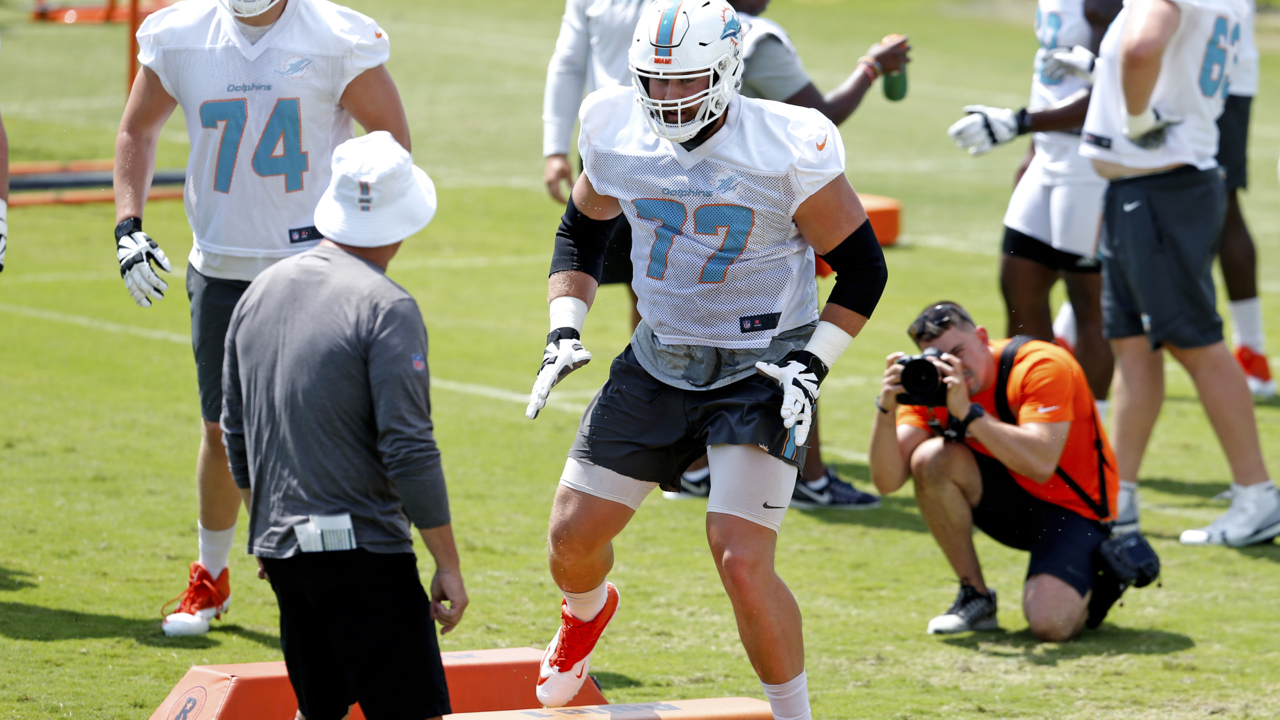 Two NFL executives assess Miami Dolphins' roster