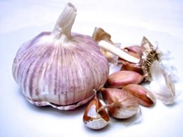 How To Quickly Peel a Head of Garlic