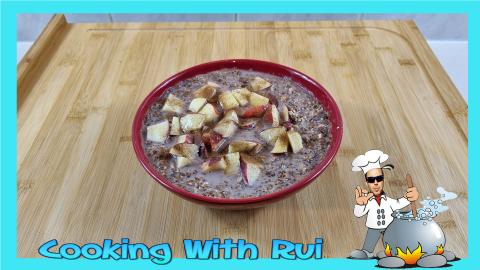 Muesli With Fresh Apple And Cinnamon Powder