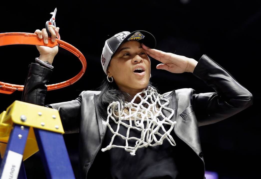 South Carolina Inks Elite Contract with Dawn Staley – University of South  Carolina Athletics