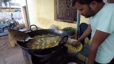 Mirchi (Chilli) Bajji Seller | Badami