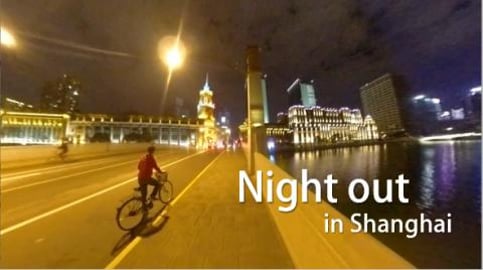 Chill out on the bund in Shanghai, China (VR one take)