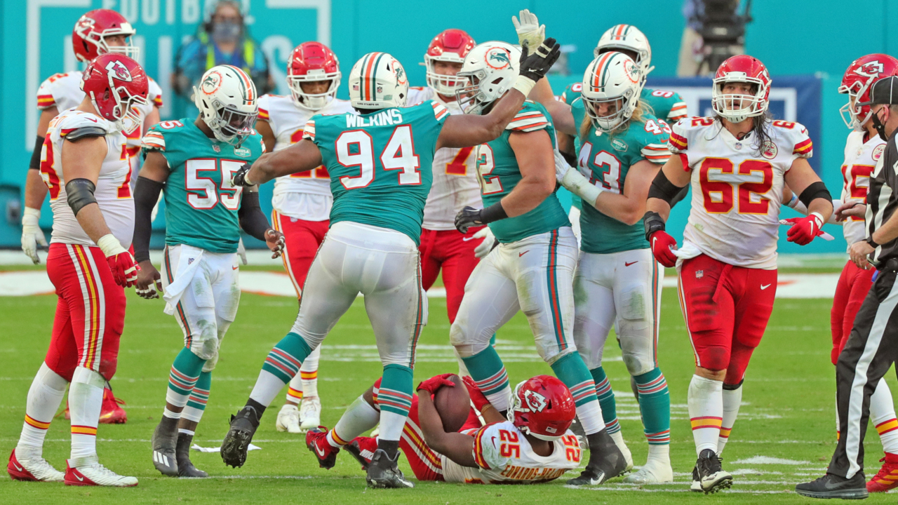 Miami Dolphins' DeVante Parker exits Chiefs game with leg injury