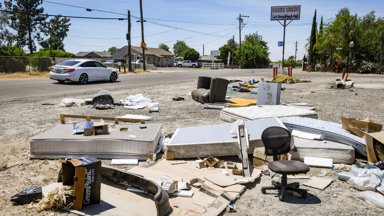 City of Fresno on X: Have you seen the yellow trash bags along SR