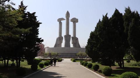 Arriving to Pyongyang - First Impressions of North Korea