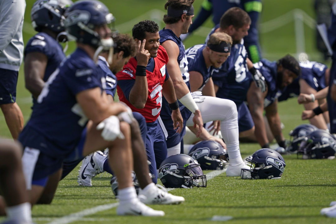 Russell Wilson Teaching DK Metcalf How to Swim Elevated Their Game to the  Next Level