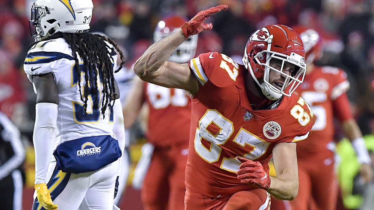 Kansas City Chiefs Tight Ends Travis Kelce And Tony Gonzalez Share Tight  Bond