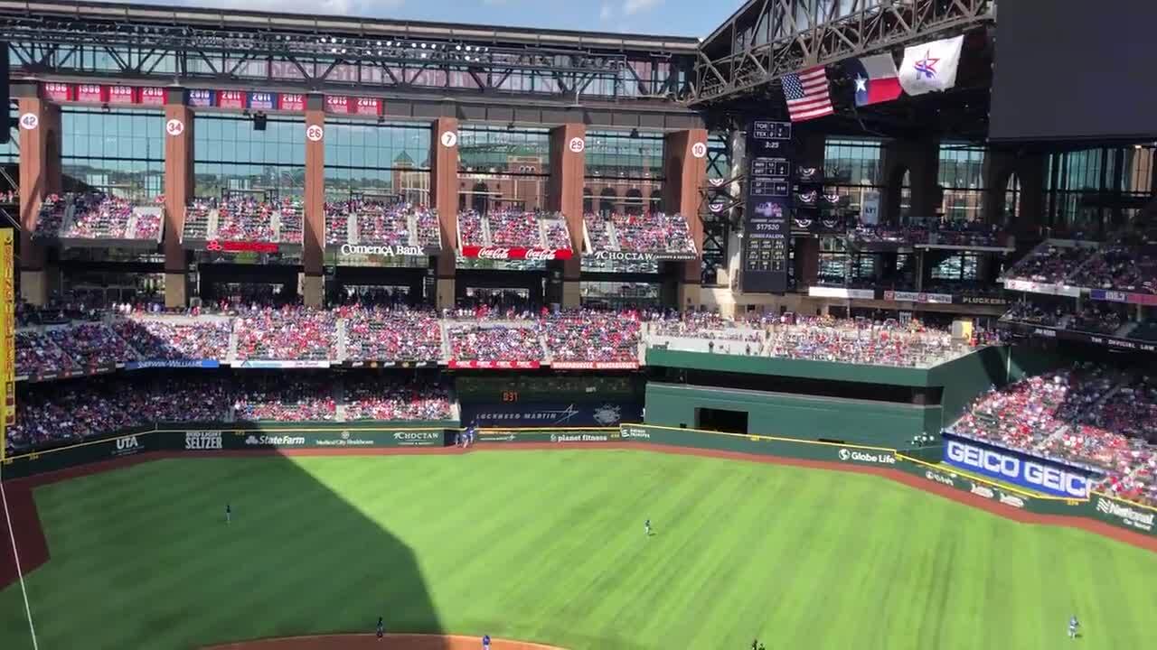 Texas Rangers close Globe Life roof despite beautiful day