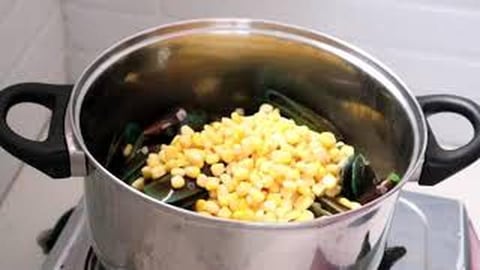 How to cook Tinolang Tahong with Corn | Taste Buds PH