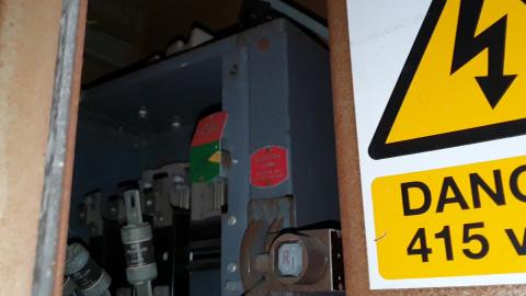 DANGEROUS ABANDONED FACTORY IN THE DARK...