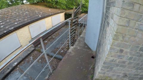 POV RUNNING THROUGH ABANDONED SCHOOL ON MY OWN ...