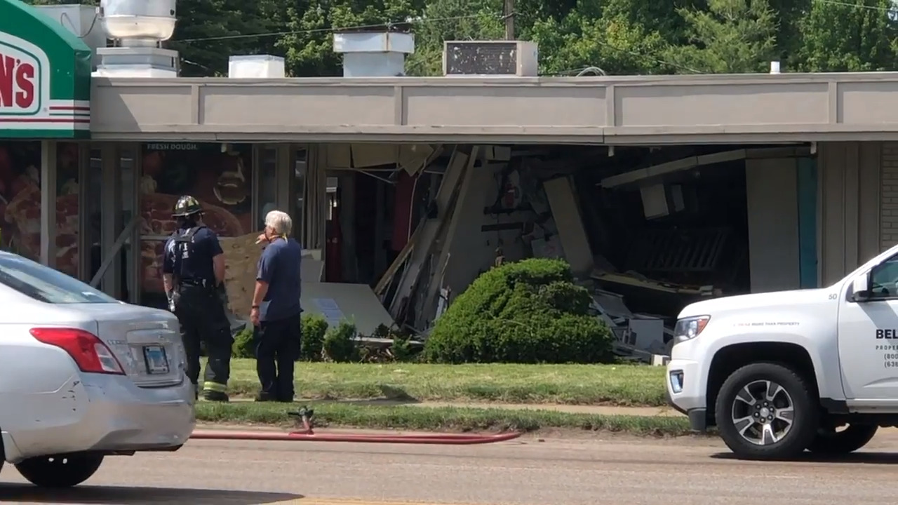 Car crashes into Papa John’s Pizza in Belleville IL Belleville News