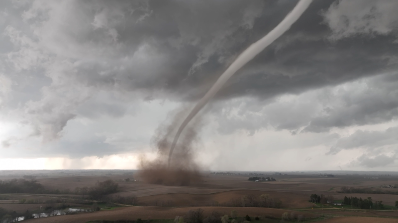 Incredible drone video captures once-in-a-lifetime views of a tornado ...