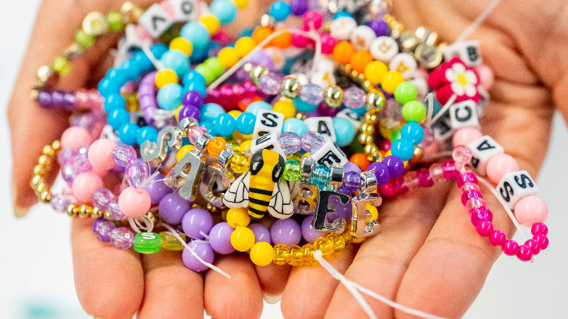 The Bee makes friendship bracelets for Taylor Swift concerts ...