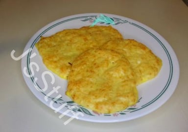 Making a 3-ingredient low carb, KETO cheese bread recipe ...