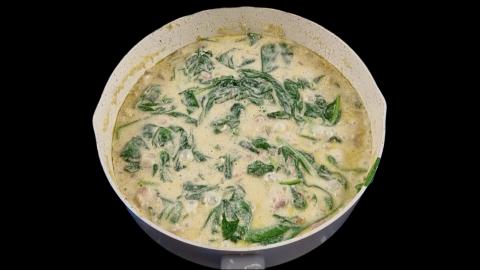 How to make a delicious creamy pasta with bacon and spina...