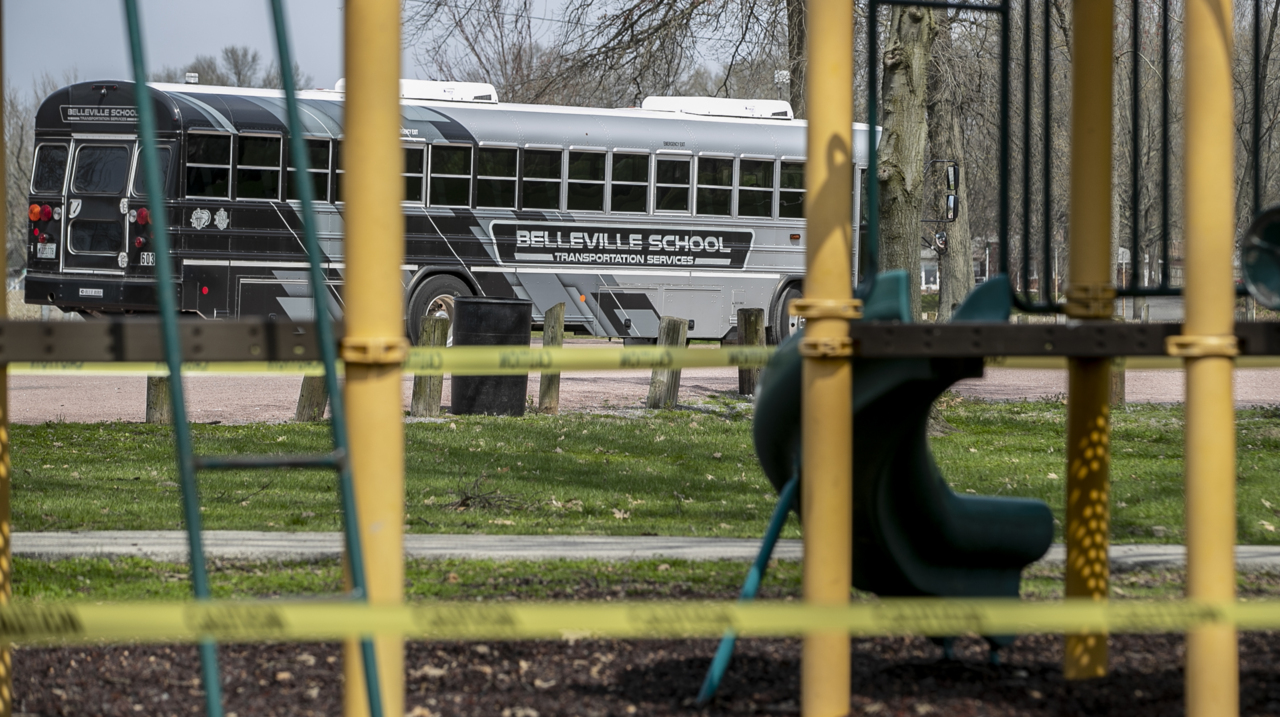 Coronavirus Pritzker orders Illinois schools to stay closed