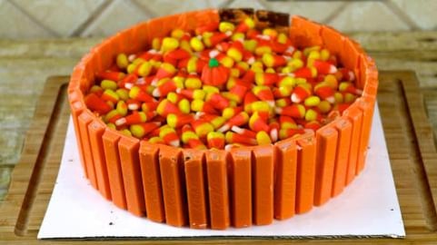 Chocolate KitKat Halloween Cake _ Halloween Recipes