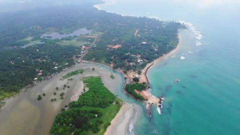 SIGIRIYA FROM PRIVATE PLANE & EAGLE ATTACKS DRONE
