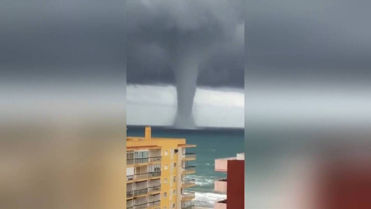 Giant waterspout in Spain terrifies tourists, locals | Miami Herald