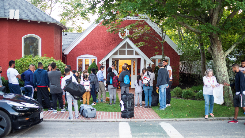 Desi Lydic Soars As A DeSantis-Dissing Flight Attendant Aboard A Migrant Plane | HuffPost