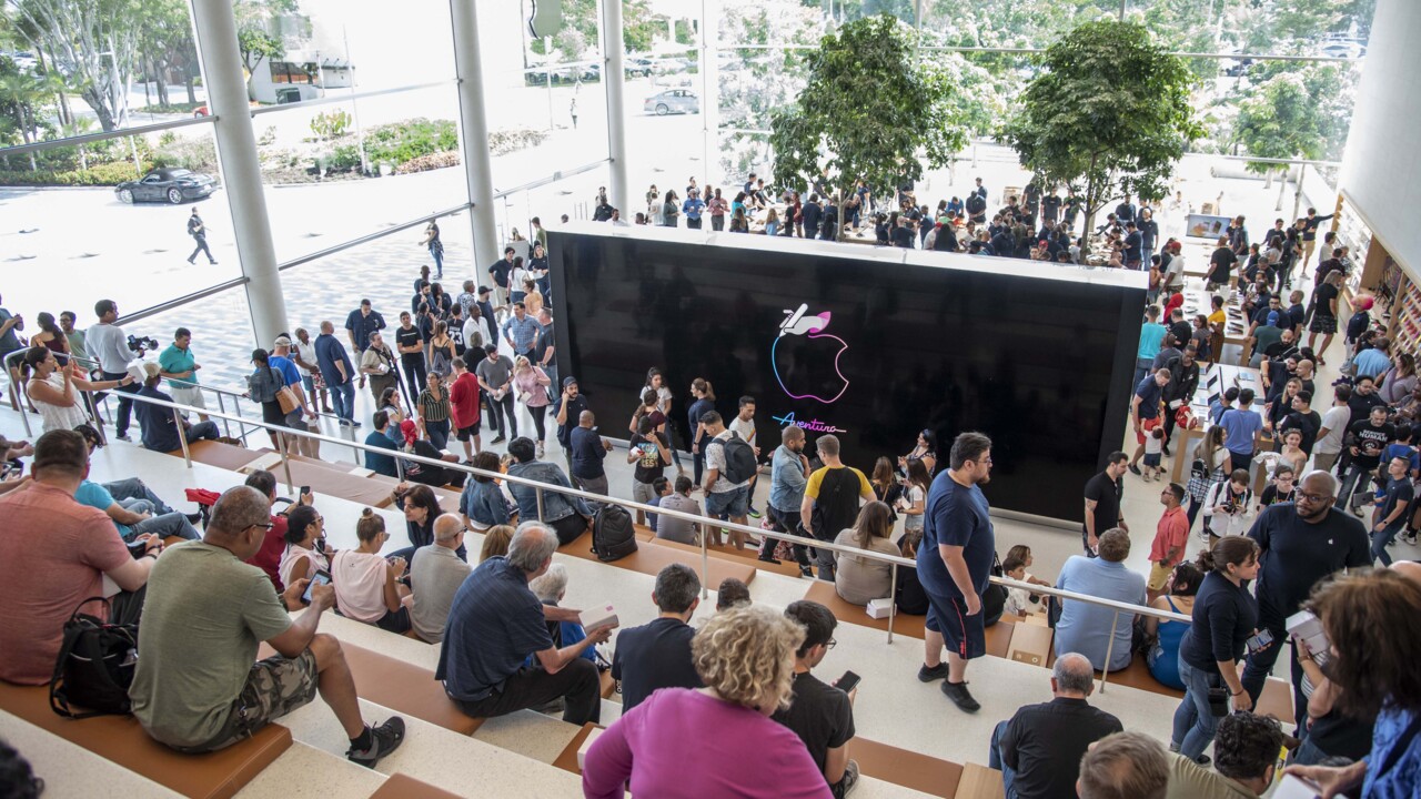 WRE Films: Apple Store Opening at Aventura Mall - World Red Eye