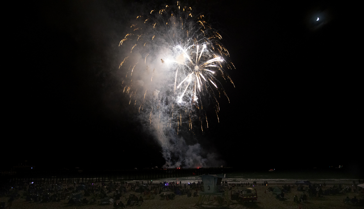 Video Watch Pismo Beach CA Fourth of July fireworks show San Luis