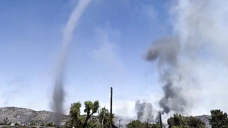 'Smokenado' forms near Verona Fire in Southern California | AccuWeather