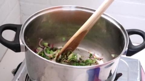 TasteHU178 _ How to Cook Tinolang Tahong with Mais