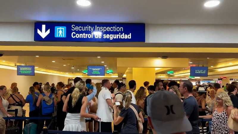 Chaos at the airport as travelers escape Cancun after Beryl