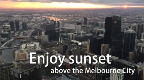 Beautiful view overlooking the Melbourne City in sunset (...