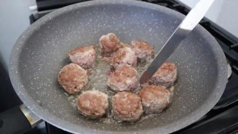 TasteHU235 _ How to Cook Meatballs with Mushroom Gravy Sa...