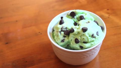 Mint Chocolate Chip Ice Cream | 5 ingredients