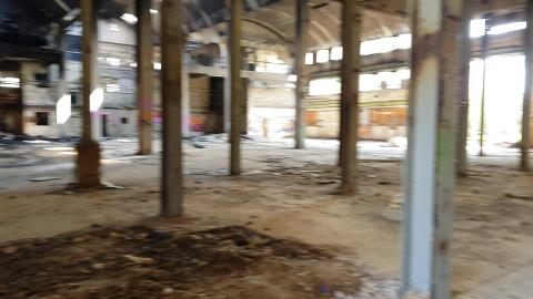 ABANDONED BUILDING WOW...